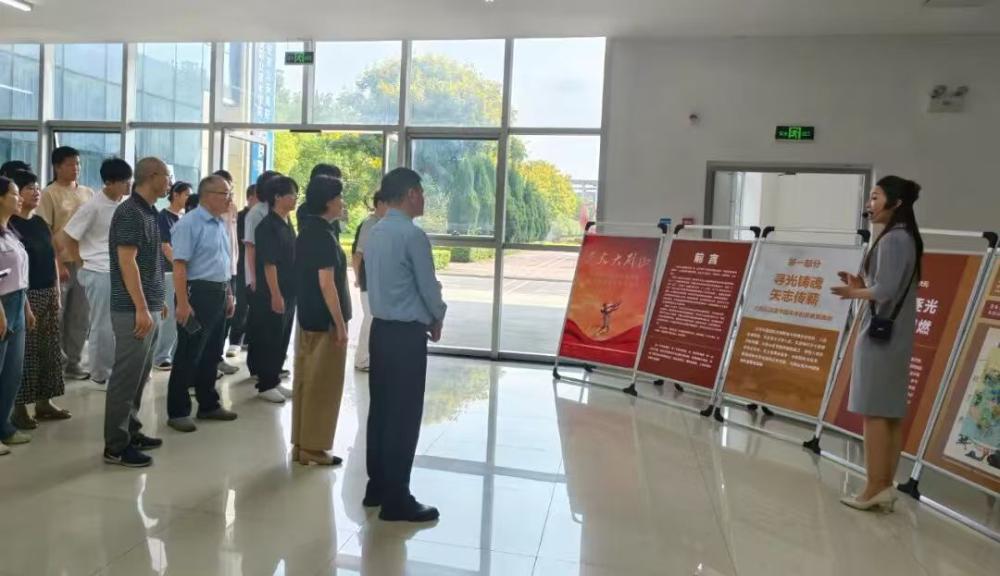 “星火大别山”主题展走进六安职业技术学院